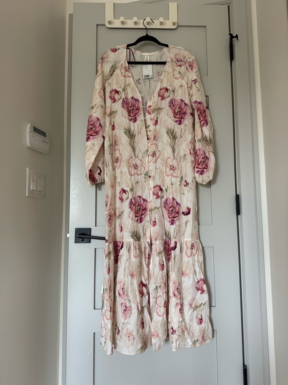 H&M Blush Floral Button-Front Maxi Dress oversized with ties belt 
Length 53”
